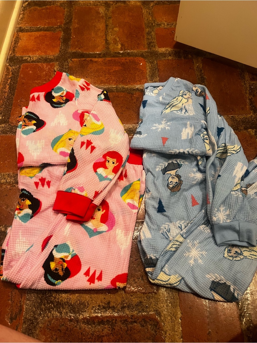 Disney princess / frozen pajama set (2)